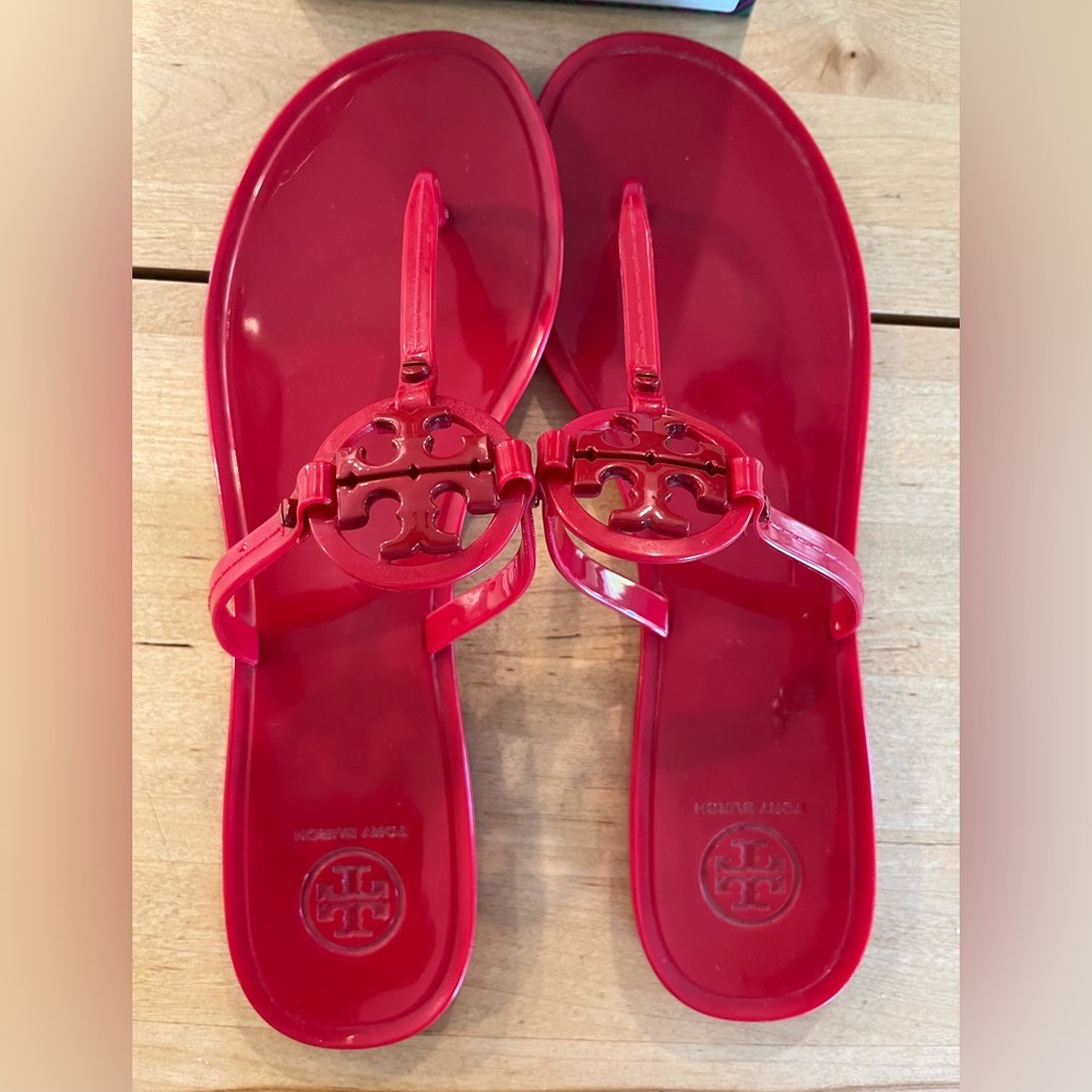 Tory Burch Mini Miller jelly flat sandal in Ruby Red size 10